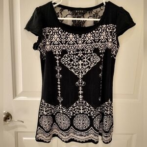 Y2k Vintage Early 2000s Women's Black and Cream Color Lace Top Sequins
